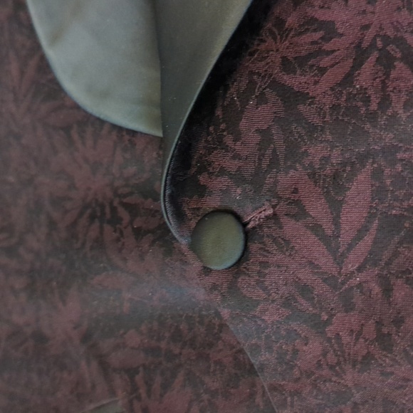 9Tailors bash print tuxedo in Maroon and Black - Picture 2 of 13
